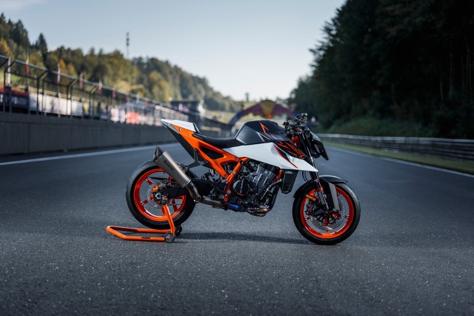 KTM 990 DUKE R: per chi vuole fare sul serio