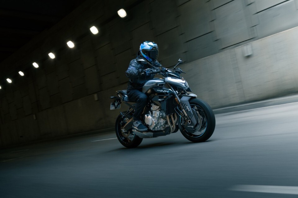 CFMoto 675NK: la nuova naked media a tre cilindri 