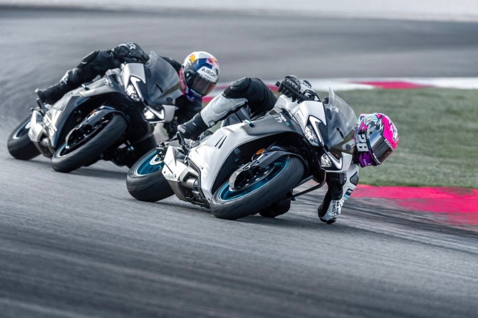 CFMoto 675SR-R: la nuova sportiva media a tre cilindri