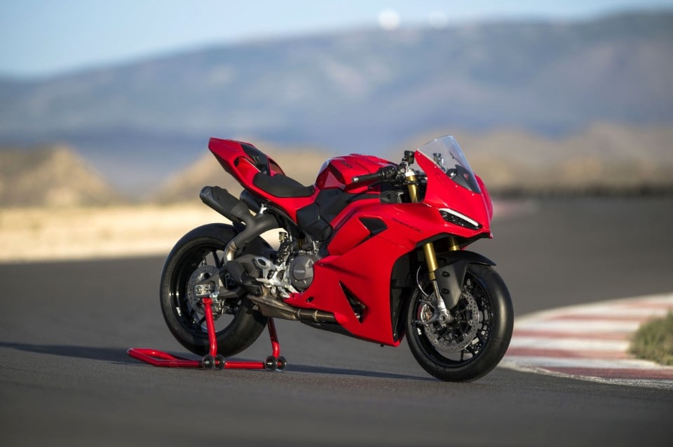 Ducati Panigale V2 2025: la vera erede della 916