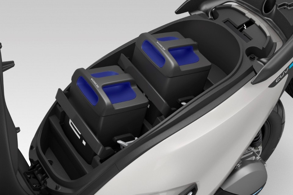 Honda presenta lo scooter elettrico CUV e: 2025