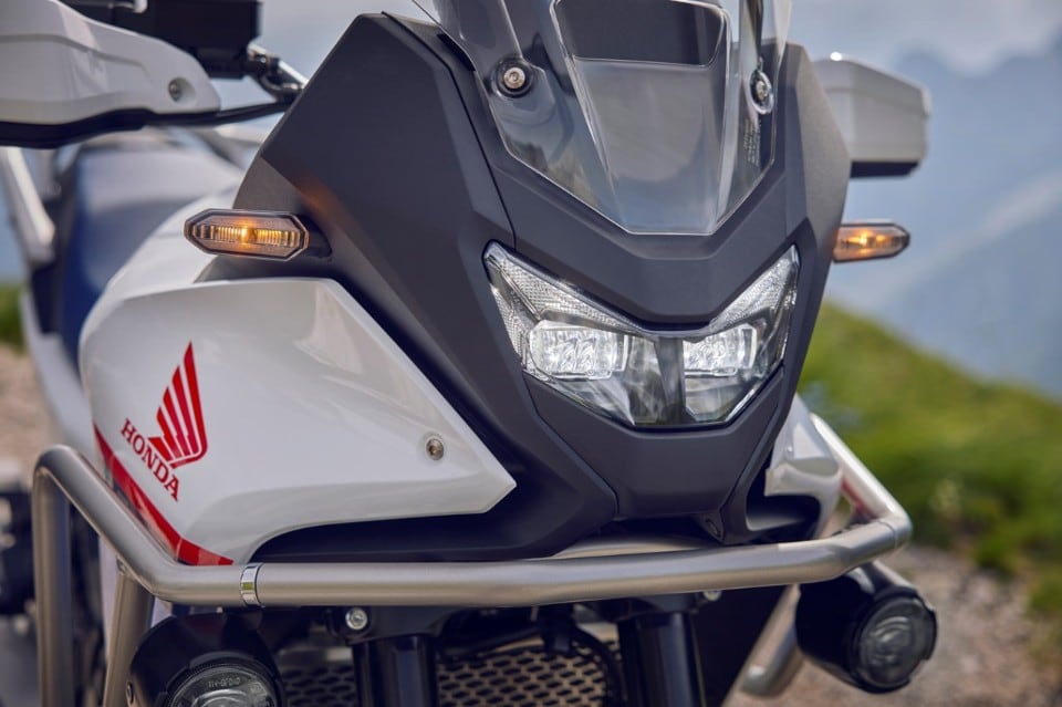 La Honda Transalp si rifà il look per il 2025