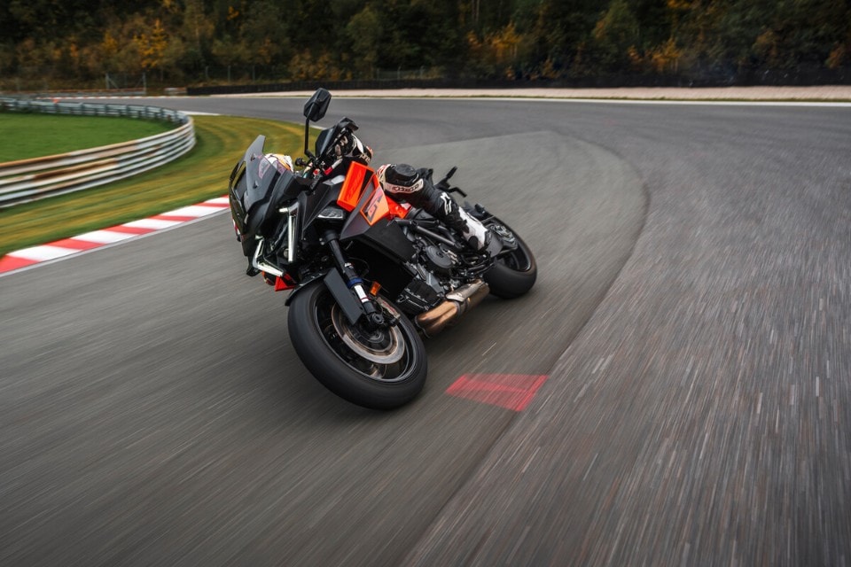 Nuova KTM 1390 Super Duke GT: l’abbiamo già guidata