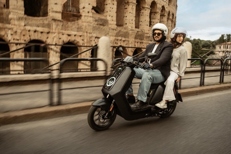 Niu festeggia il decennale a EICMA 2024