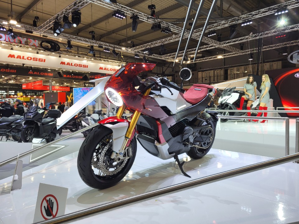 Kymco RevoNEX: la nuova moto elettrica premium
