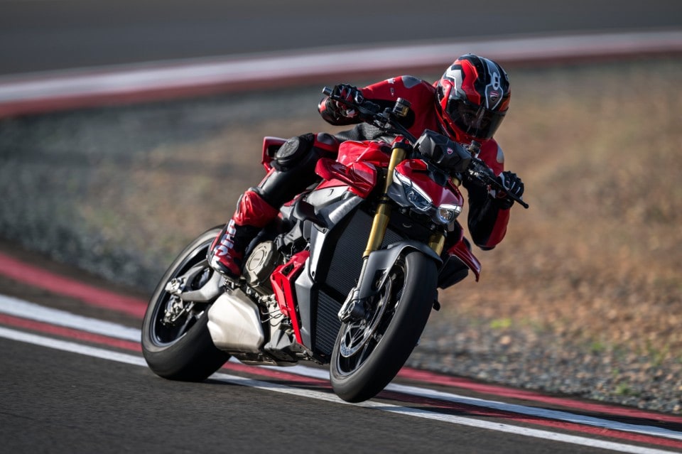 Ducati Streetfighter V4 2025: ancora più Panigale V4