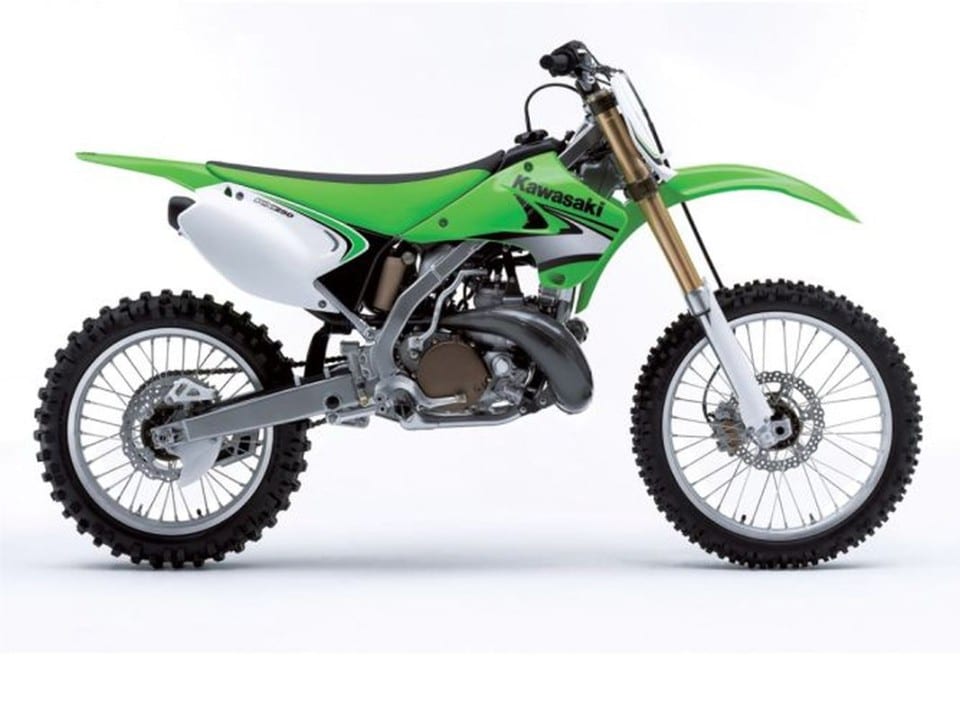 KAWASAKI 2 TEMPI: il ritorno della miscela per il mondo offroad?