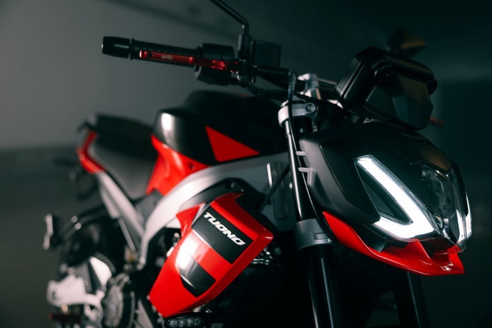 Via al prebooking della Aprilia Tuono 457