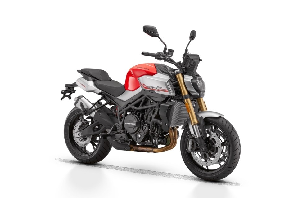 QJMotor presenta la nuova SRK900