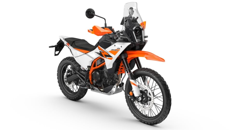 KTM: arrivano dai concessionari le nuove 125 e 390 SMC R, ENDURO R e 390 ADVENTURE