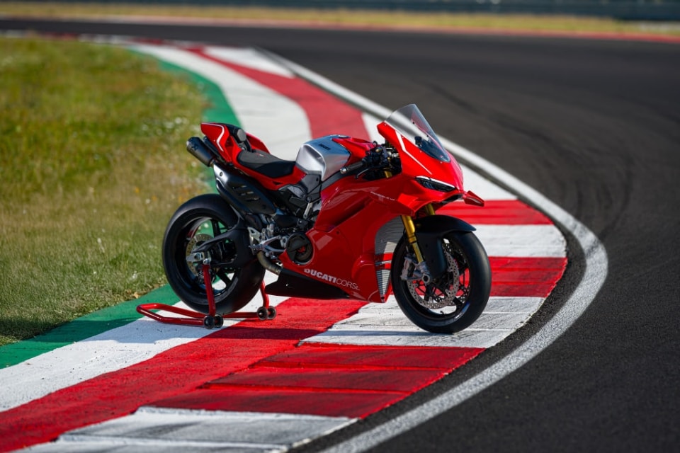 Ducati Panigale V4 R 2026: la superbike stradale da 330 km/h