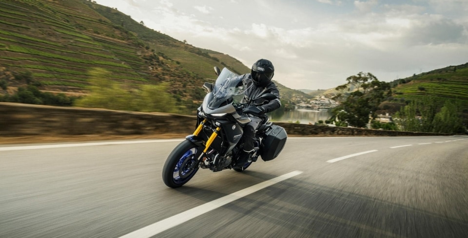 Yamaha lancia la Tracer 7 base e GT con cambio Y-AMT
