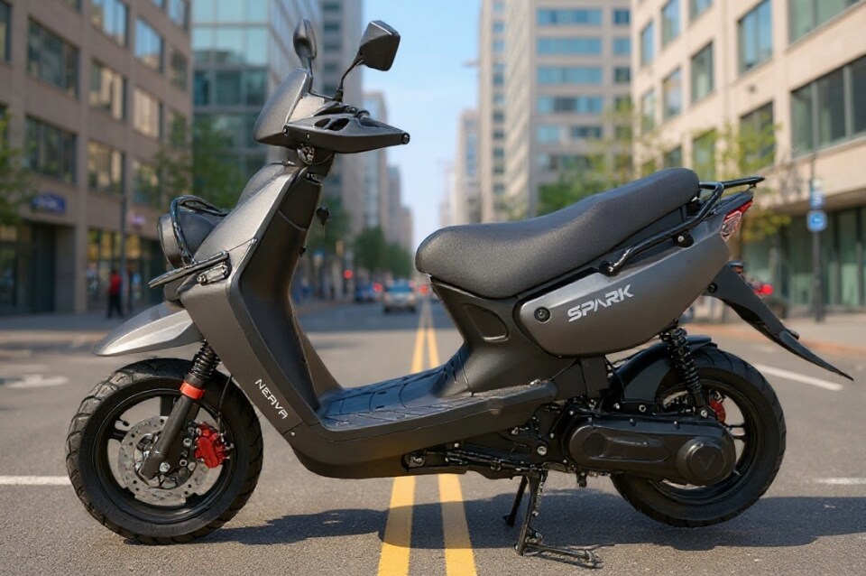 NERVA a EICMA 2025 con due nuovi scooter elettrici. Garantiti da BYD