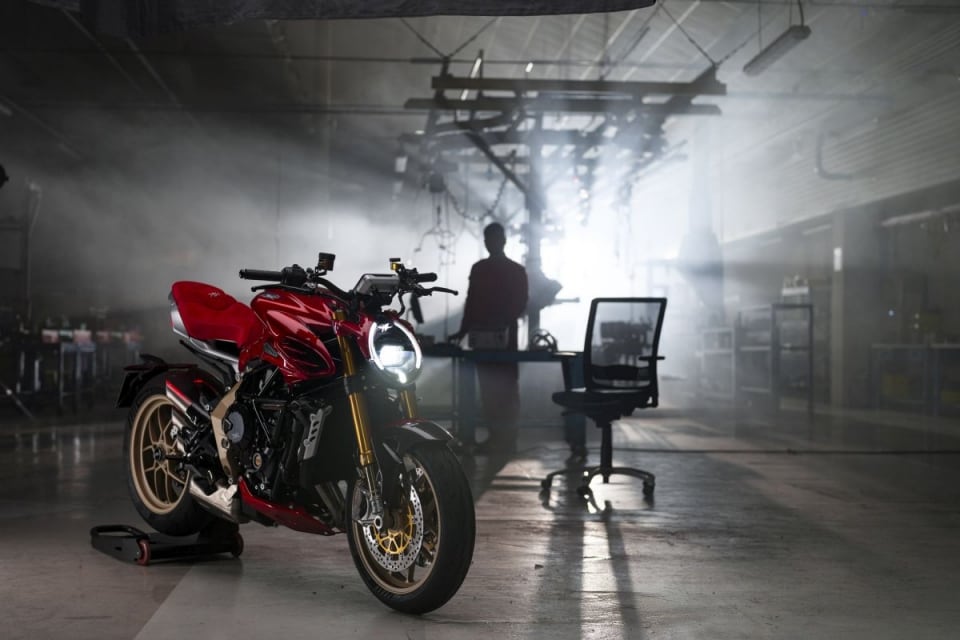 MV Agusta Brutale 950 Serie Oro 2026: la rivoluzione 