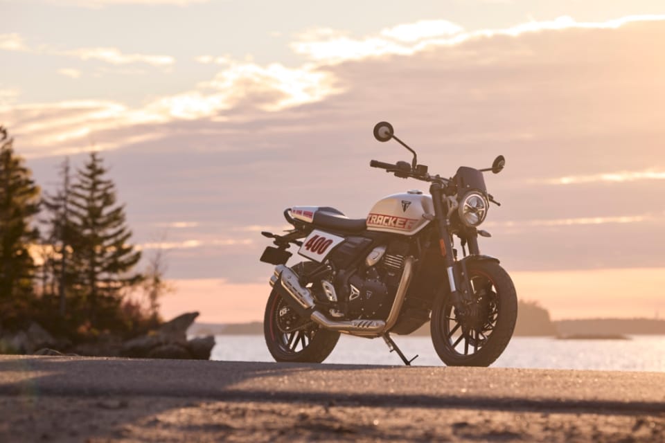 Triumph presenta le nuove Tracker e Thruxton 400