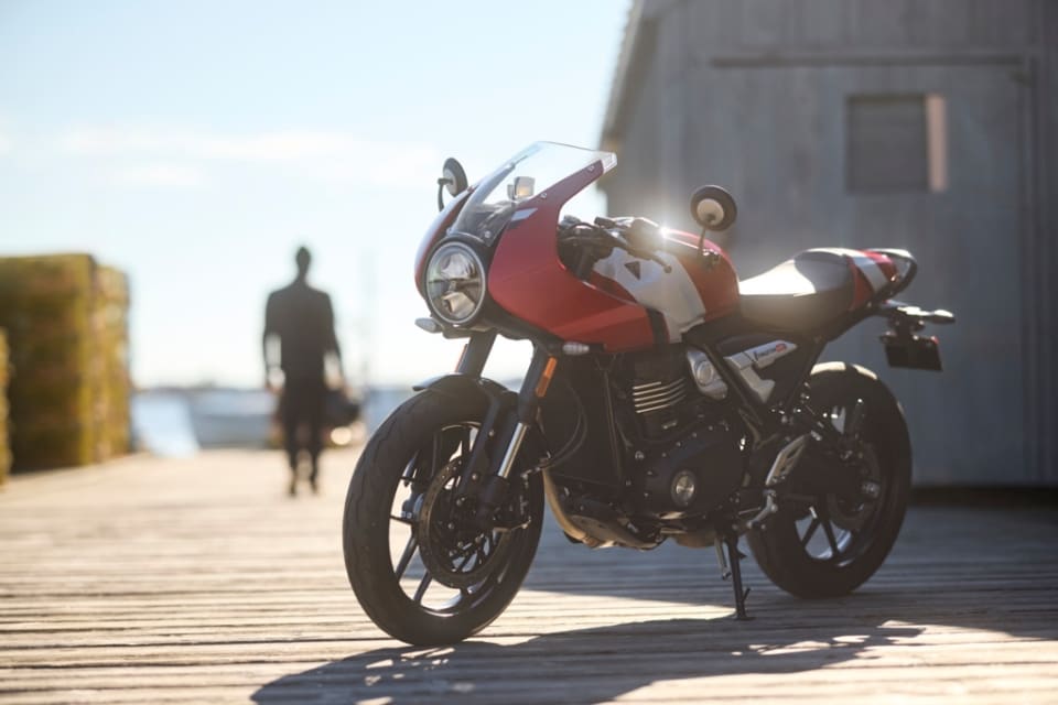 Triumph presenta le nuove Tracker e Thruxton 400
