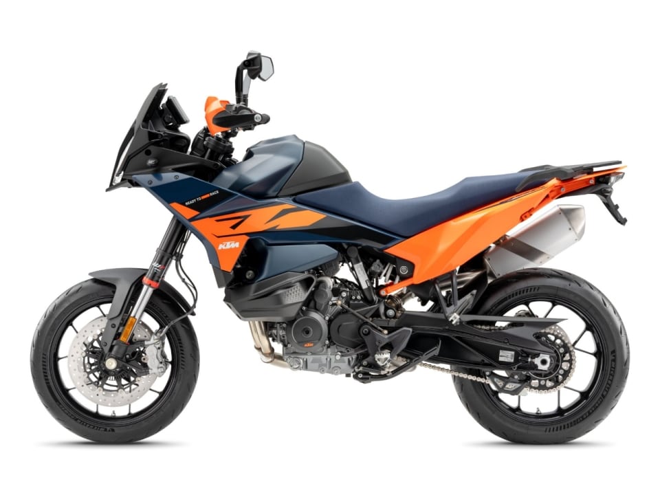 KTM 890 SMT 2026: nuova livrea racing e look più aggressivo
