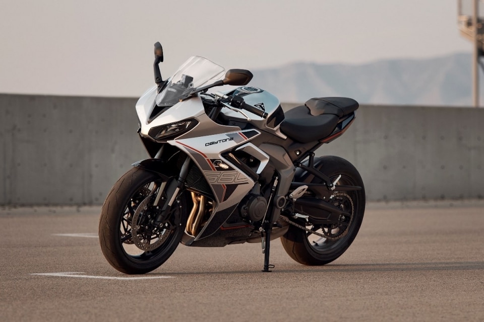 Nuova Daytona 660: Triumph evolve la sua sportiva media