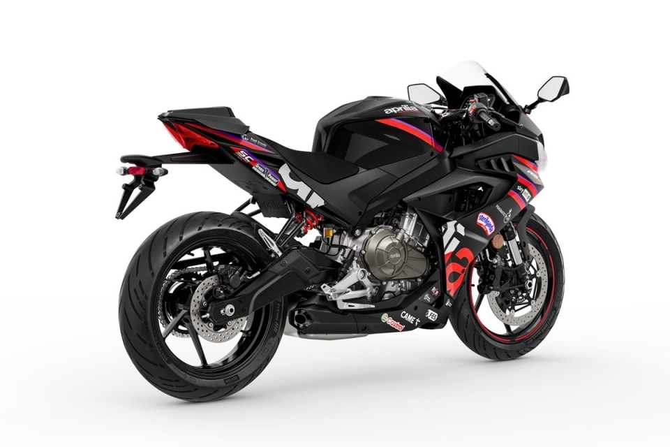 Aprilia RS 457 GP Replica: Il DNA da pista scende in strada