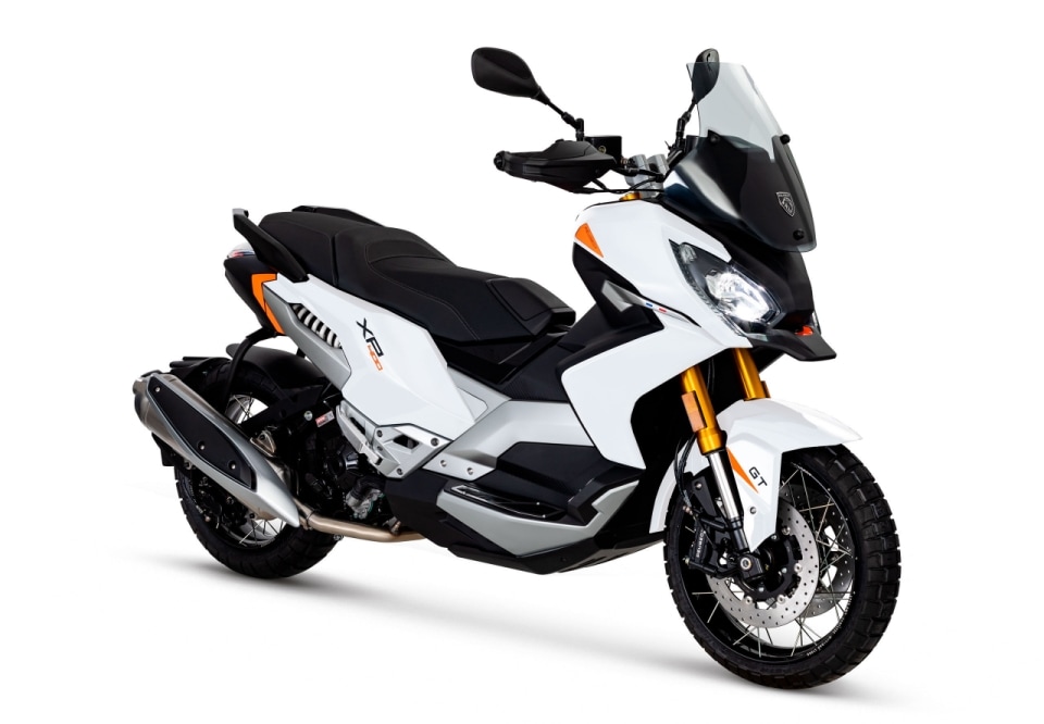 Scooter adventure: Peugeot XP400