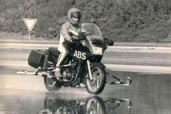 La frenata sicura? Un tema vecchio quanto la moto