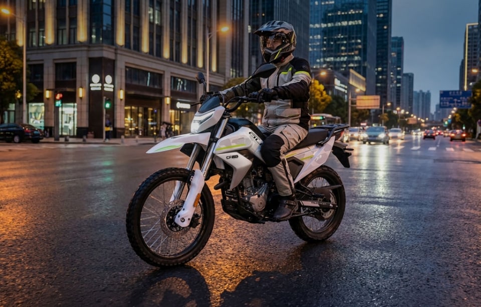 CFMoto 250 Dual: la tuttoterreno dal peso piuma (come il suo prezzo)