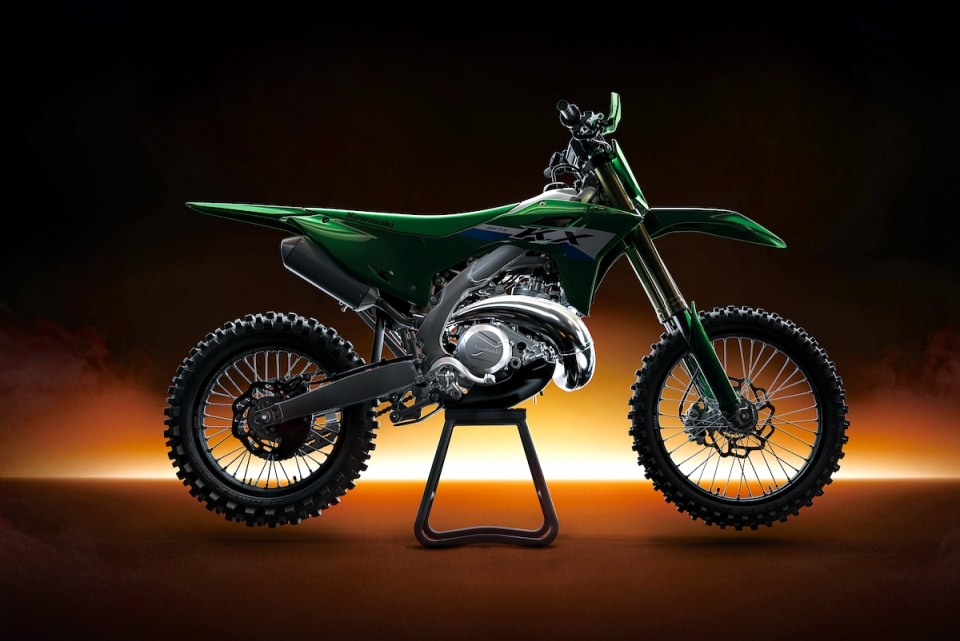 Non è uno scherzo: Kawasaki presenta le nuove due tempi KX327 e KX327X!
