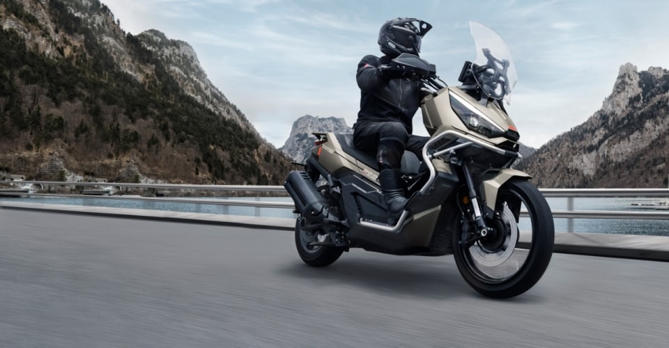 650 km in autostrada con uno scooter “insospettabile”: la sorpresa Zontes