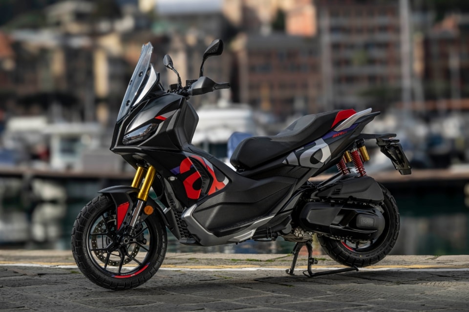 Aprilia SR GT 400
