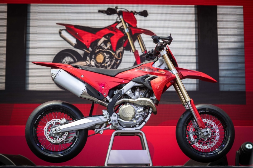 Ducati Desmo450 SM: svelata la prima Supermotard di Borgo Panigale