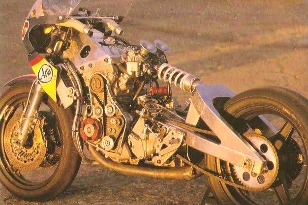 Quando la Formula 1 incontra le due ruote - la Quantel Cosworth Norton