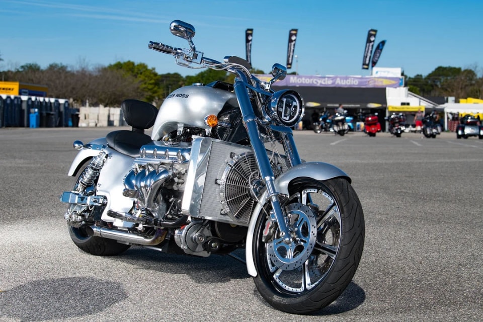 Boss Hoss esagera: arriva la moto con V8 da 8,1 litri e fino a 600 CV