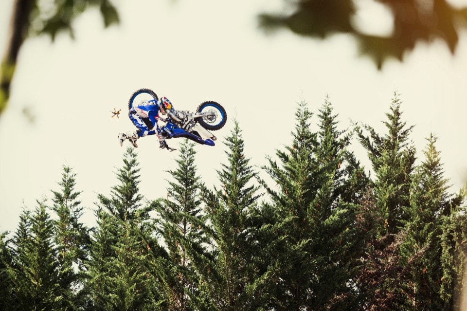 Freestyle: Pagès in tandem con un drone