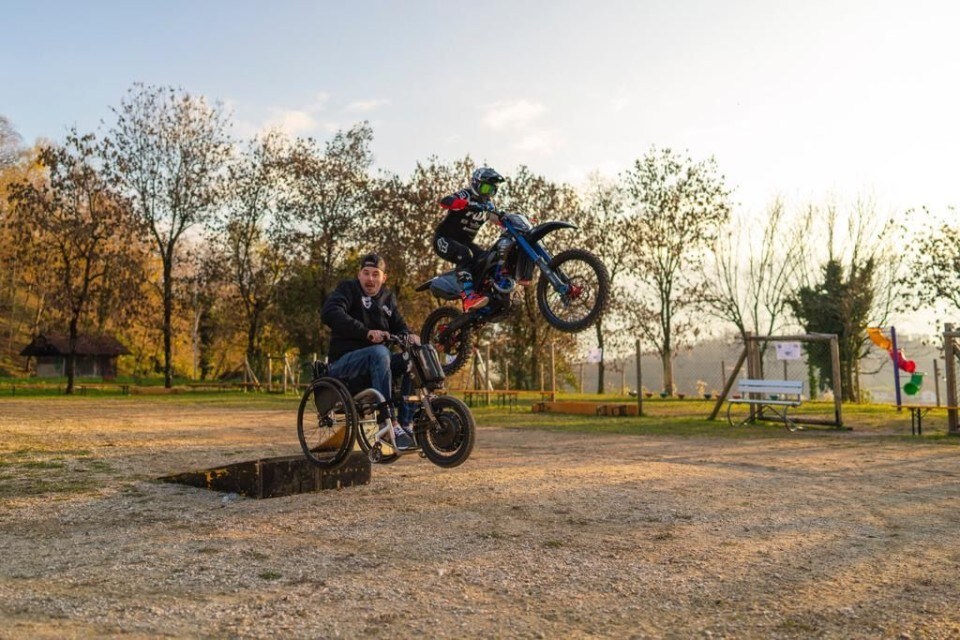 Corona-abili: si conclude con un video ricco e divertente la prima mototerapia a distanza di Alvaro Dal Farra e Mattia Cattapan