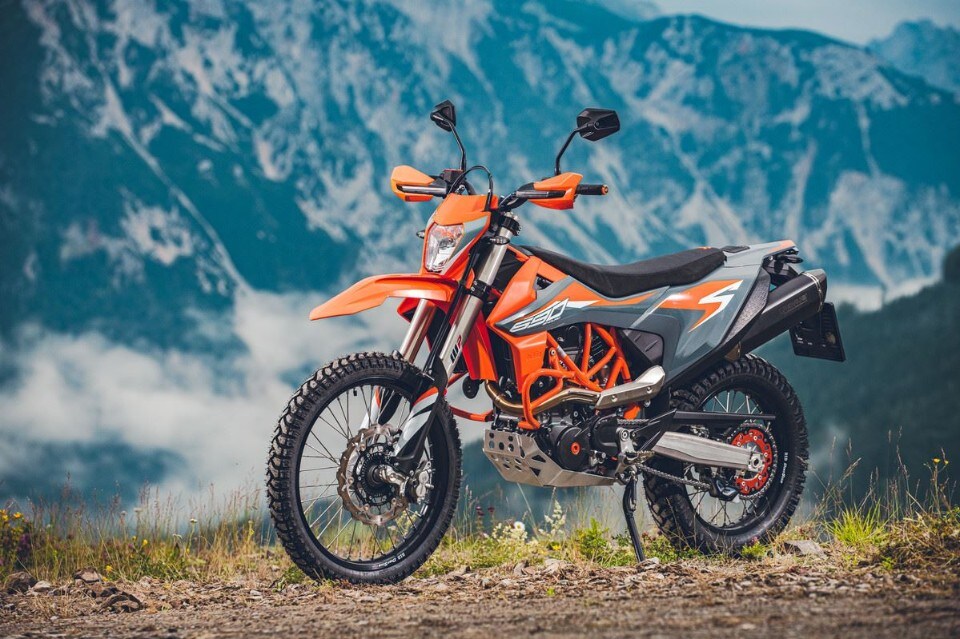 Presentate le nuove KTM 690 Enduro R e KTM 690 SMC R 2021