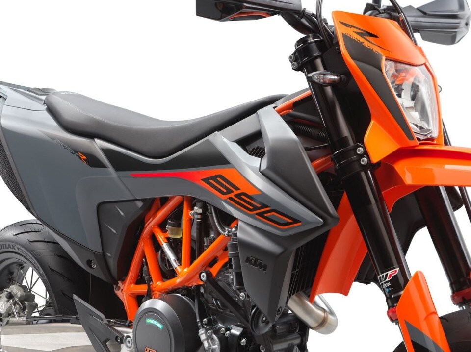 Presentate le nuove KTM 690 Enduro R e KTM 690 SMC R 2021