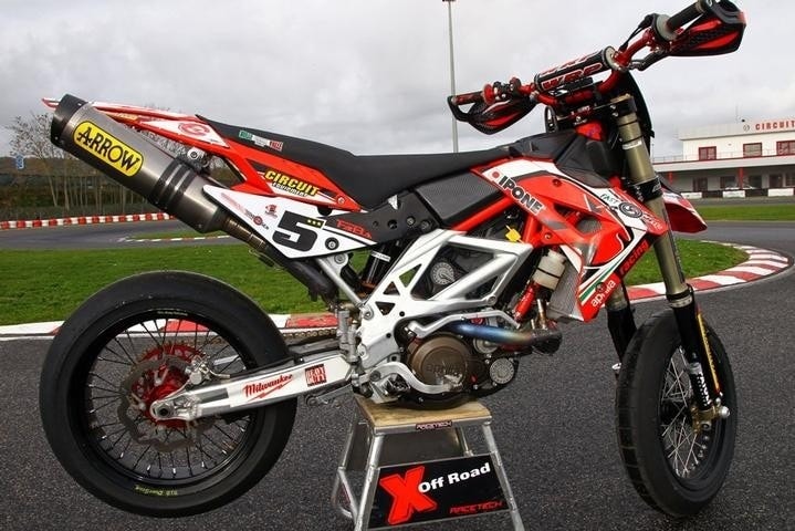 Aprilia MXV 4.5: relazione complicata