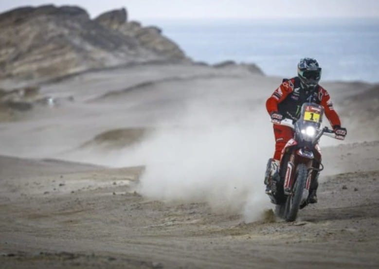 Moto Guzzi rinnova la V85TT - Prove: KTM 890 Adventure, Vespa Primavera 125 Sean Wotherspoon, Keeway RKF 125 