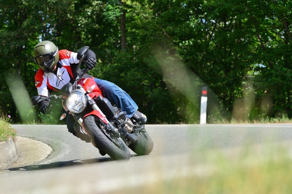 Ducati Monster 821, il primo test sulla Futa