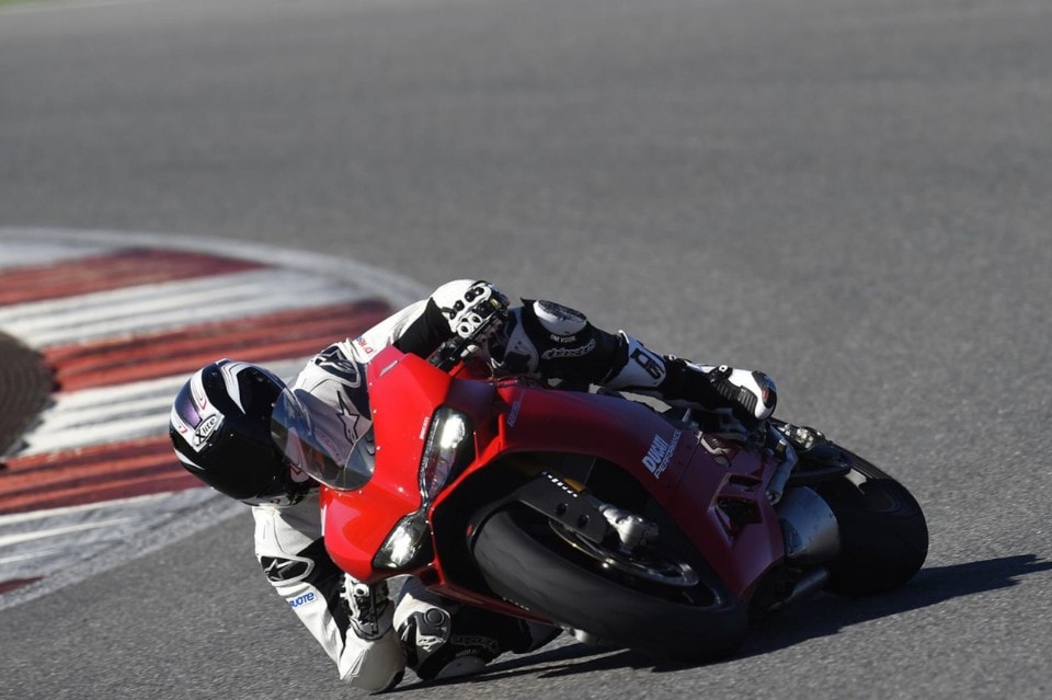 Ducati 1299 Panigale S: gomito a terra!