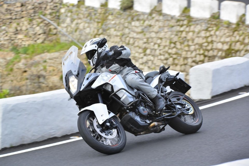 KTM 1290 Super Adventure-1050 Adventure: agli estremi delle maxi