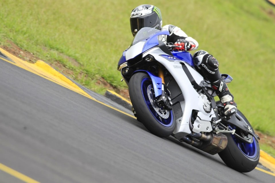 Yamaha YZF-R1 e YZF-R1M: la MotoGP targata