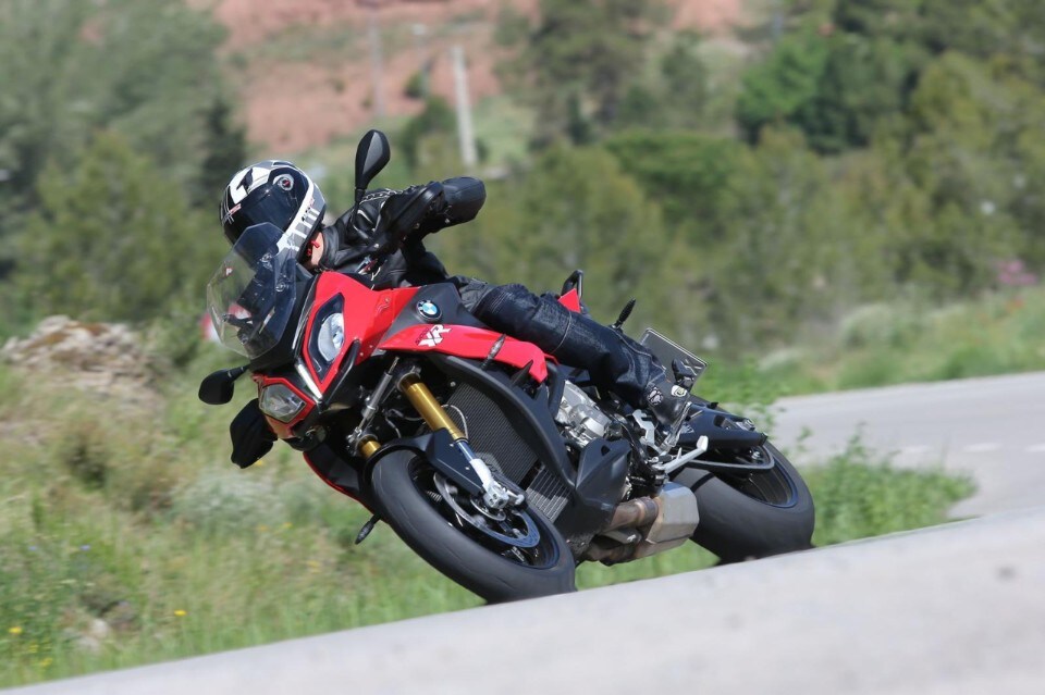 BMW S 1000 XR: il guanto di sfida