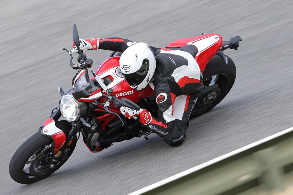 Ducati Monster 1200 R: il ruggito del mostro