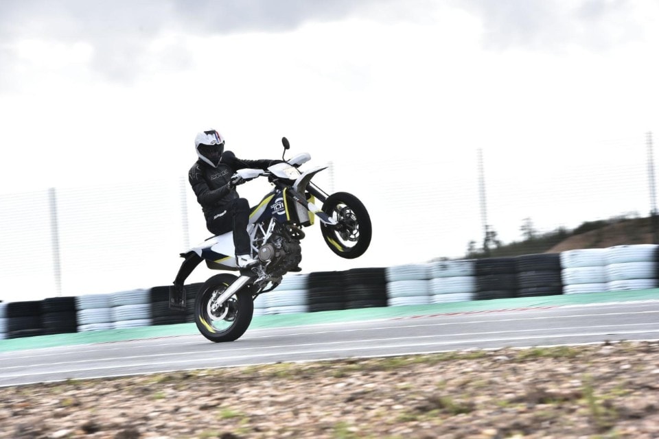 Husqvarna 701 Supermoto-Enduro: on the road, again