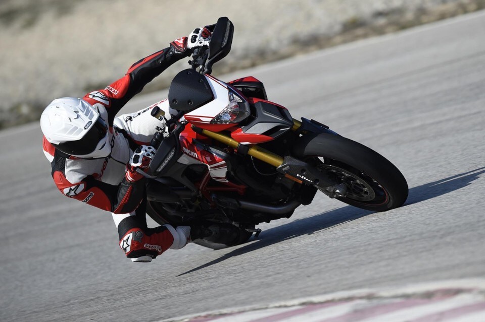 Ducati Hypermotard 939 e 939 SP: hyperdivertimento 