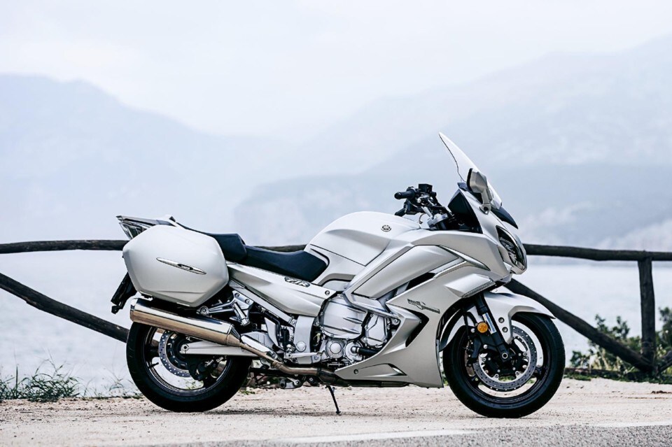 Yamaha FJR1300AE: questione di luce