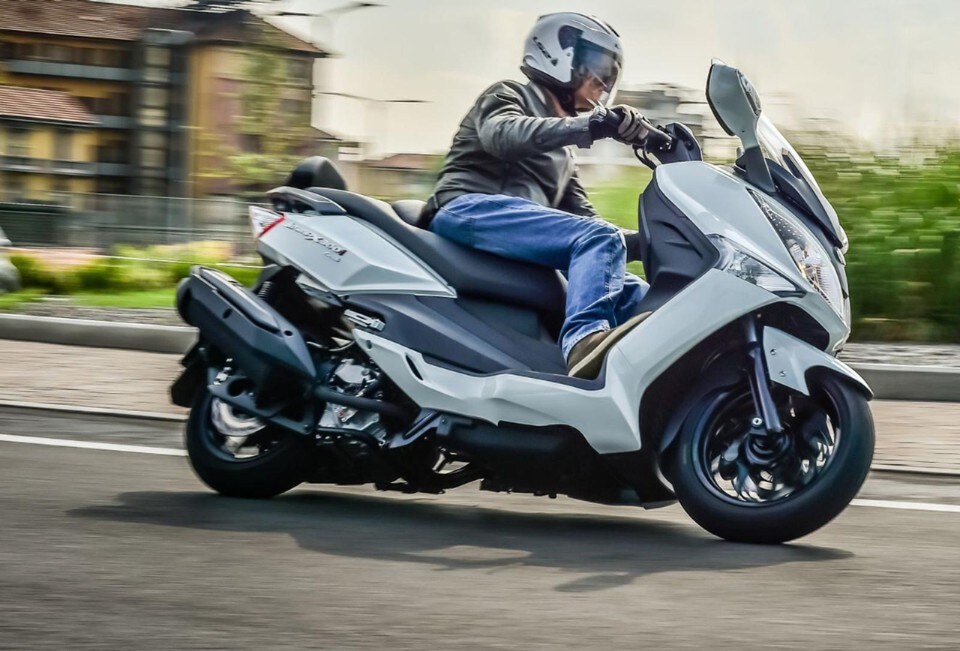 Sym Joymax 300i ABS Start & Stop, il primo test