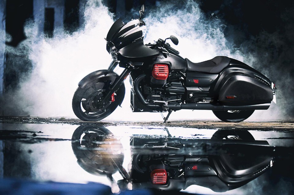 Moto Guzzi MGX-21: l'altra faccia della luna