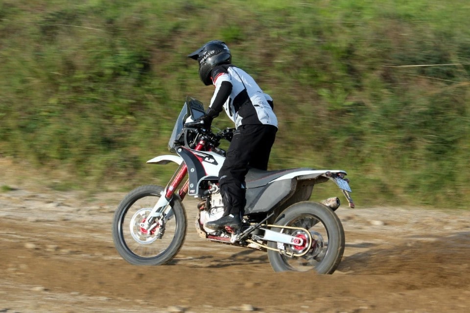 AJP PR7: per viaggiare... in fuoristrada